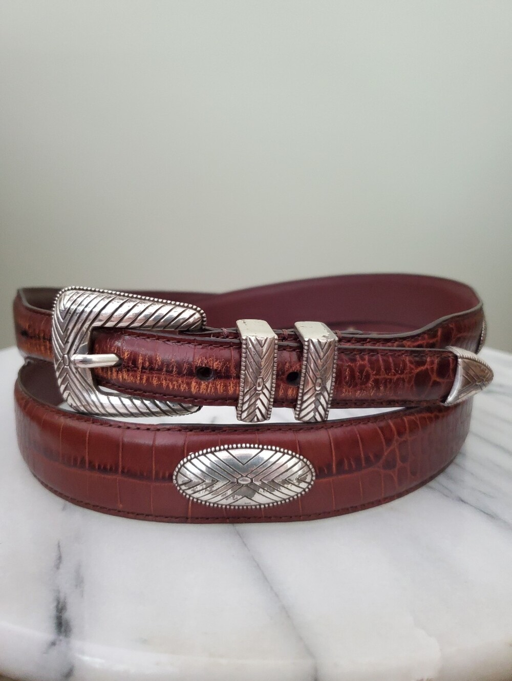 Roundtree & Yorke Men's Brown Western Embossed Leather Concho Style Belt Size 50